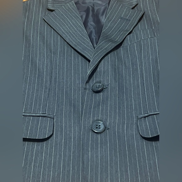 Geoffrey Beene Boy 2-piece Suite. Dark Gray with Pin Strips. Size 5 - Picture 5 of 14